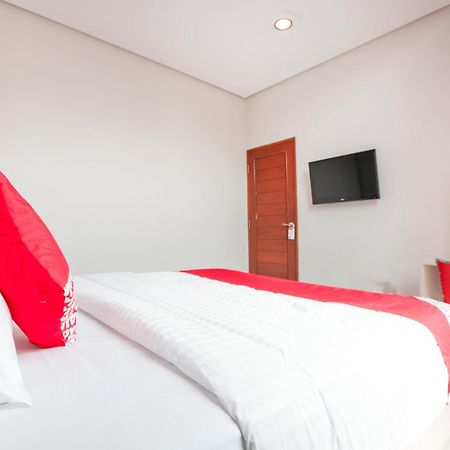 Oyo 148 Cempaka Place Homestay Jakarta Exterior photo