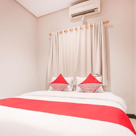 Oyo 148 Cempaka Place Homestay Jakarta Exterior photo