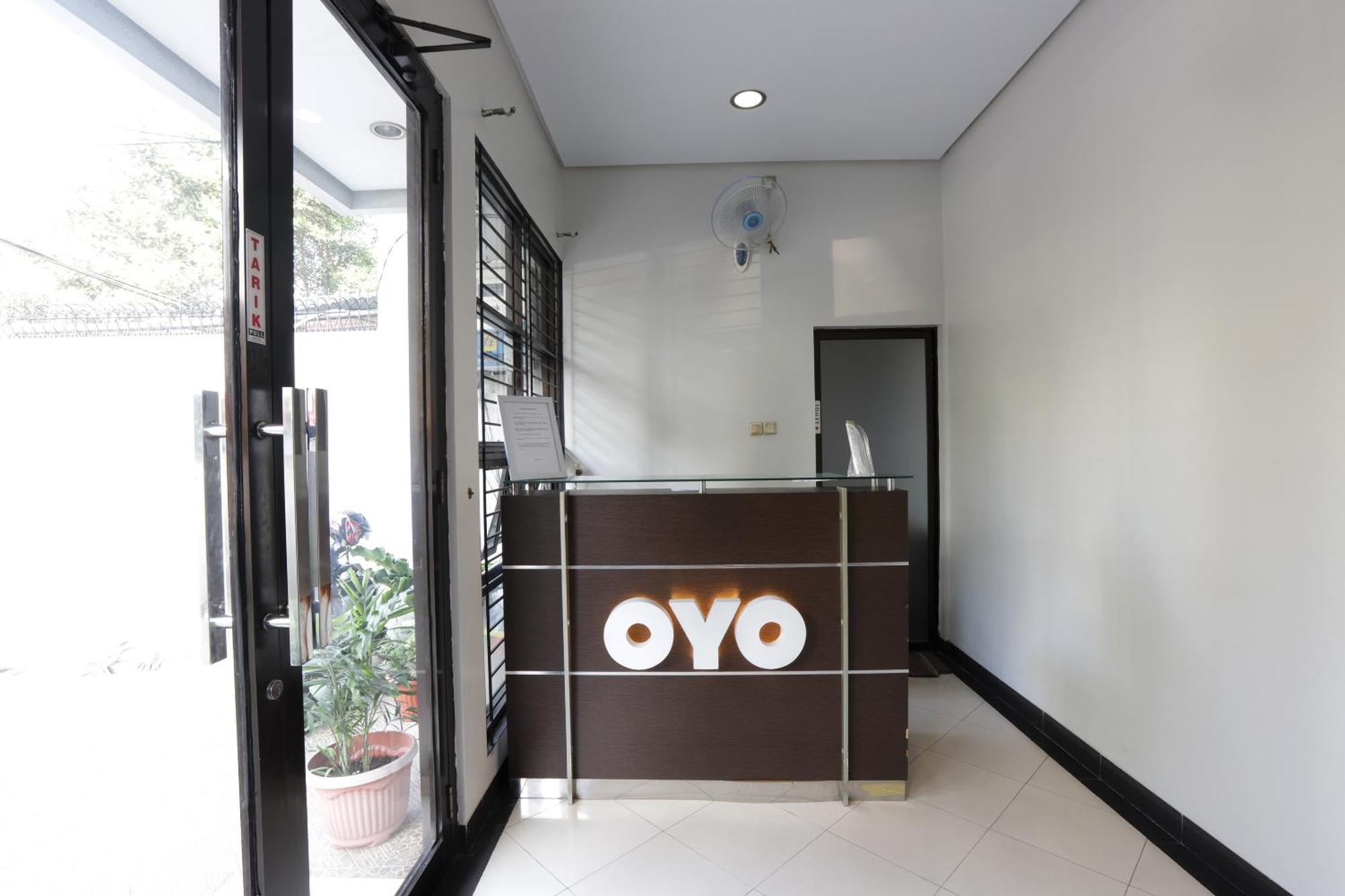 Oyo 148 Cempaka Place Homestay Jakarta Exterior photo