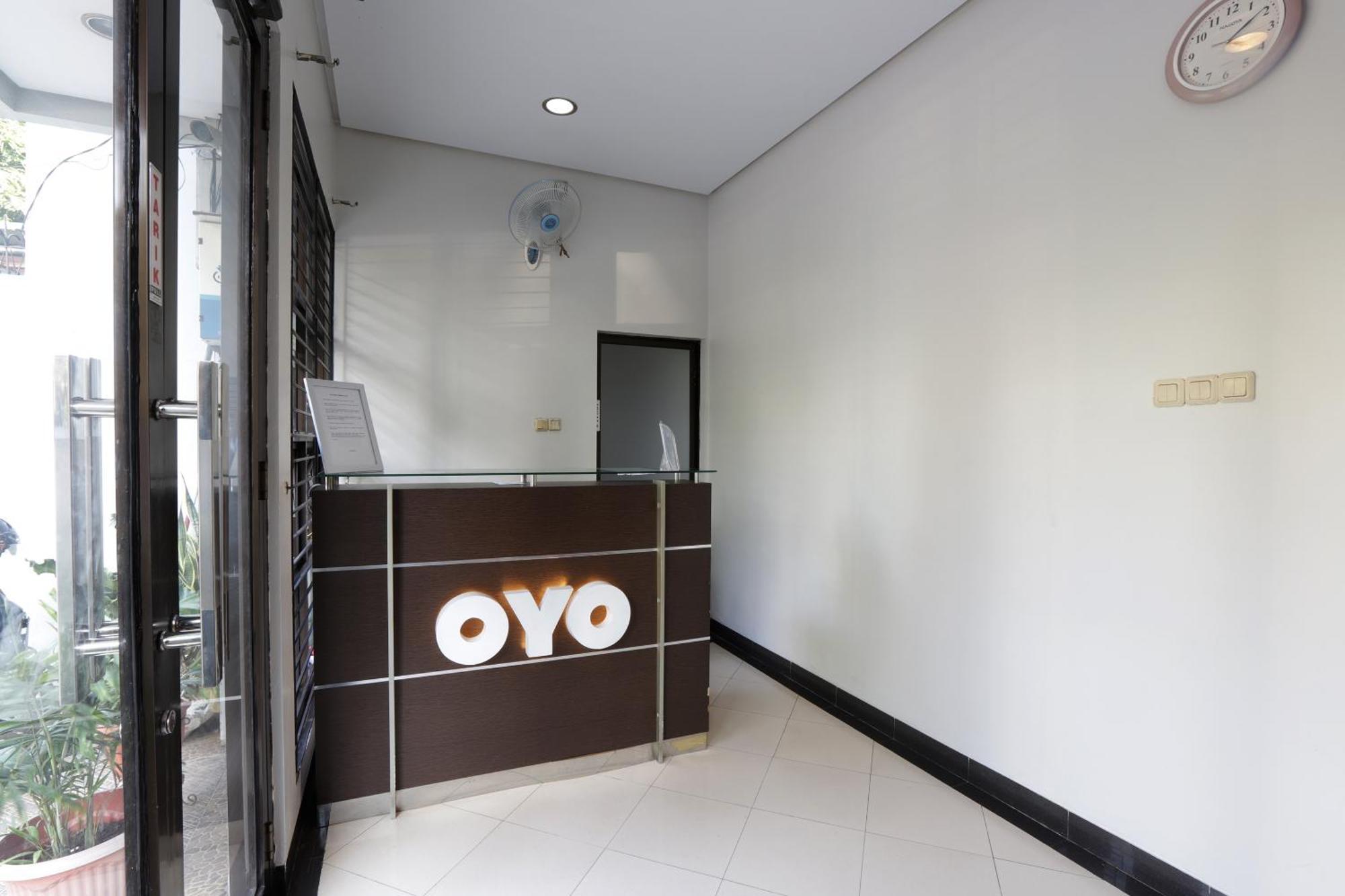 Oyo 148 Cempaka Place Homestay Jakarta Exterior photo