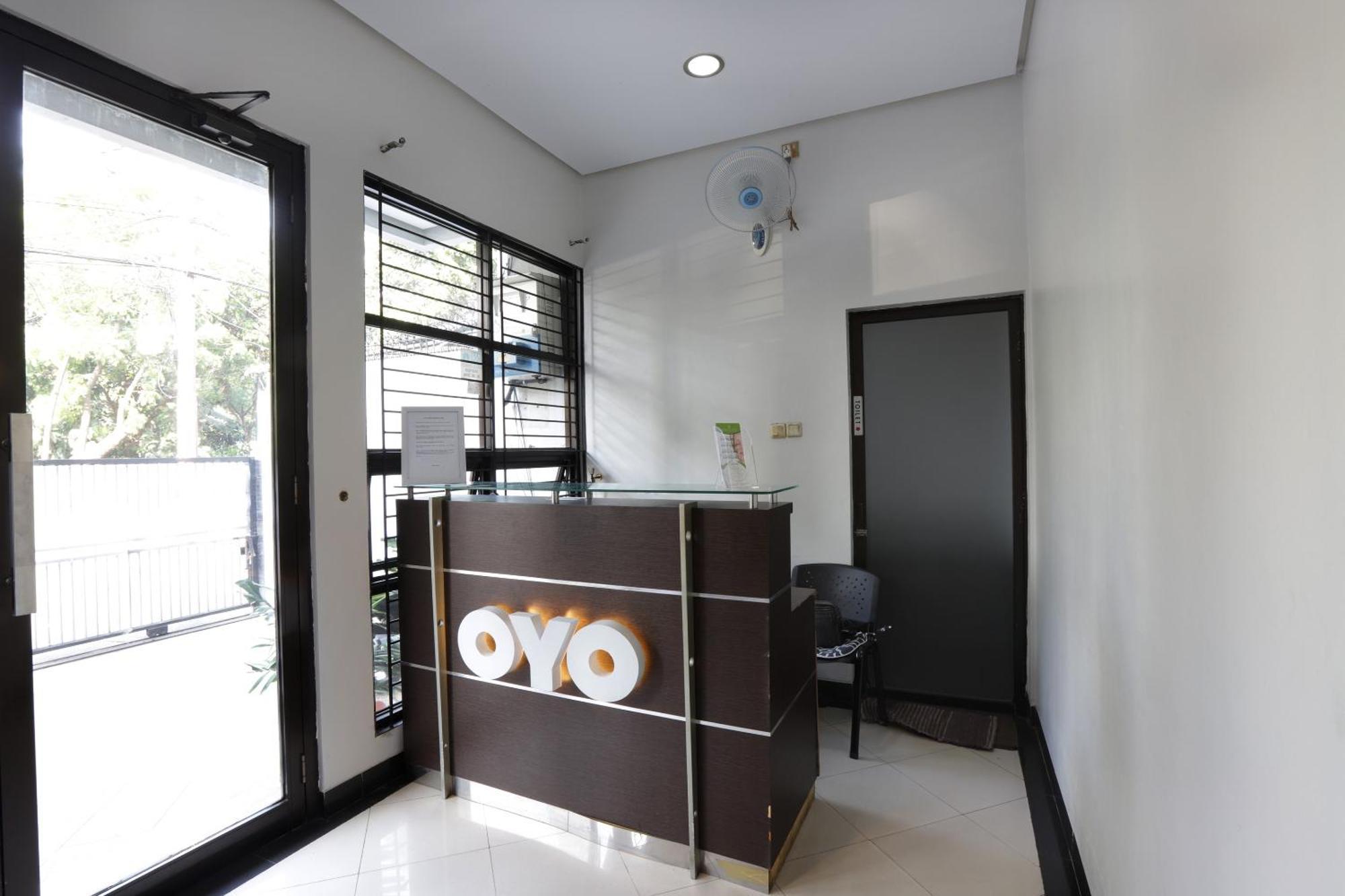 Oyo 148 Cempaka Place Homestay Jakarta Exterior photo