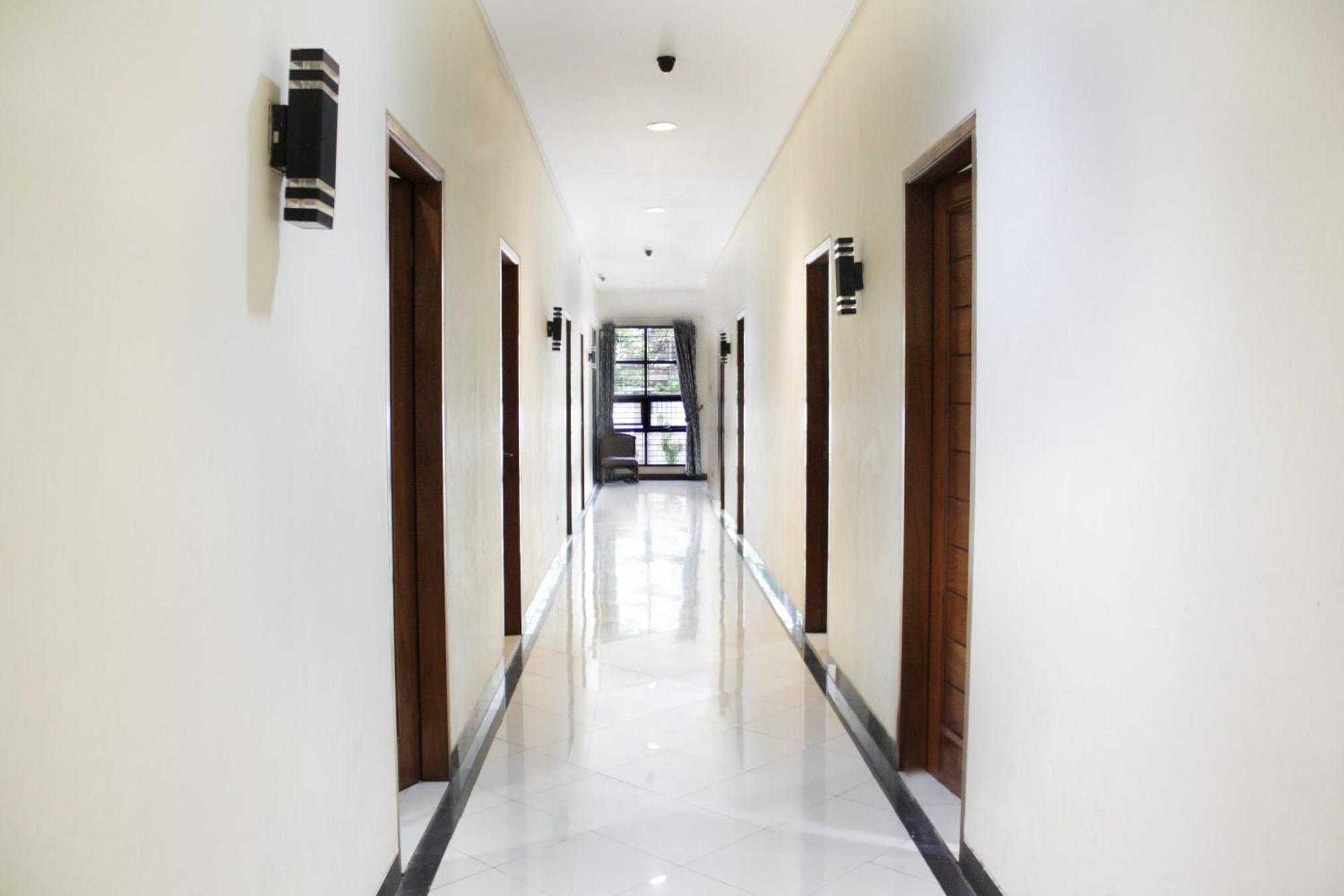 Oyo 148 Cempaka Place Homestay Jakarta Exterior photo