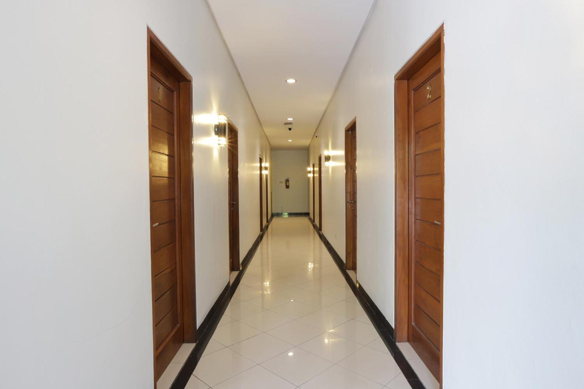 Oyo 148 Cempaka Place Homestay Jakarta Exterior photo